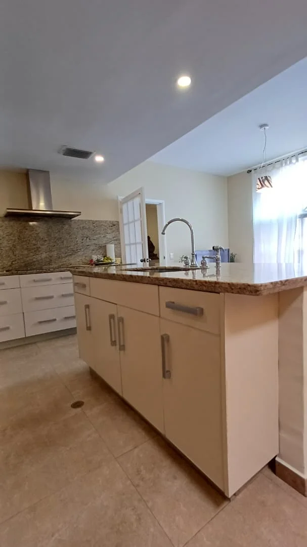 Foto 2 de Exclusiva Residencia de Lujo con Jardín Privado – 350 m² en Playa El Ángel