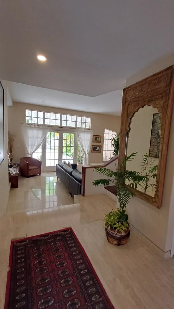 Foto 5 de Exclusiva Residencia de Lujo con Jardín Privado – 350 m² en Playa El Ángel